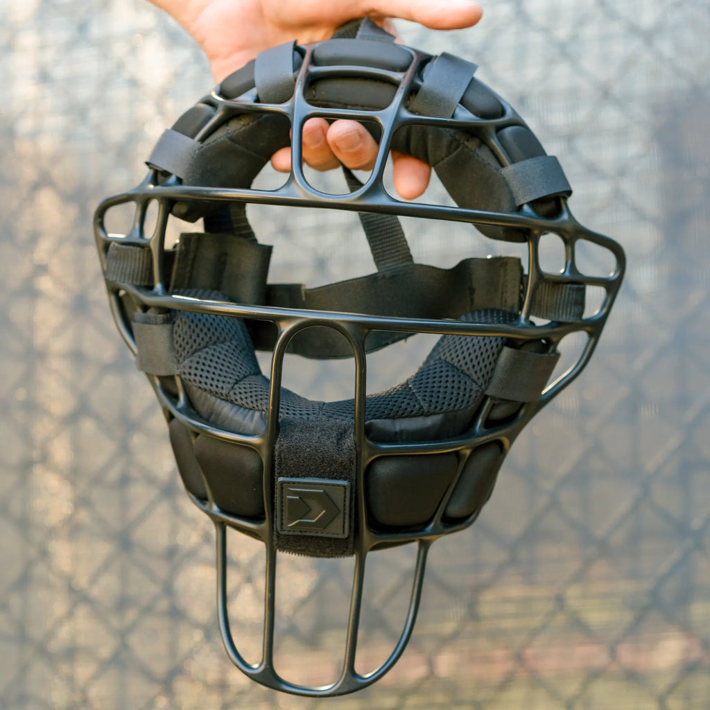Mirage 12 XCG Matte Black Umpire Mask + Tango2 Pads